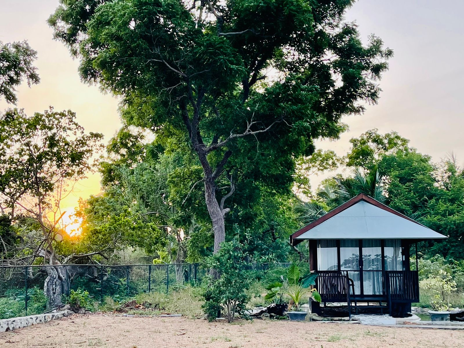 A Woodpecker serviced apartment at dusk